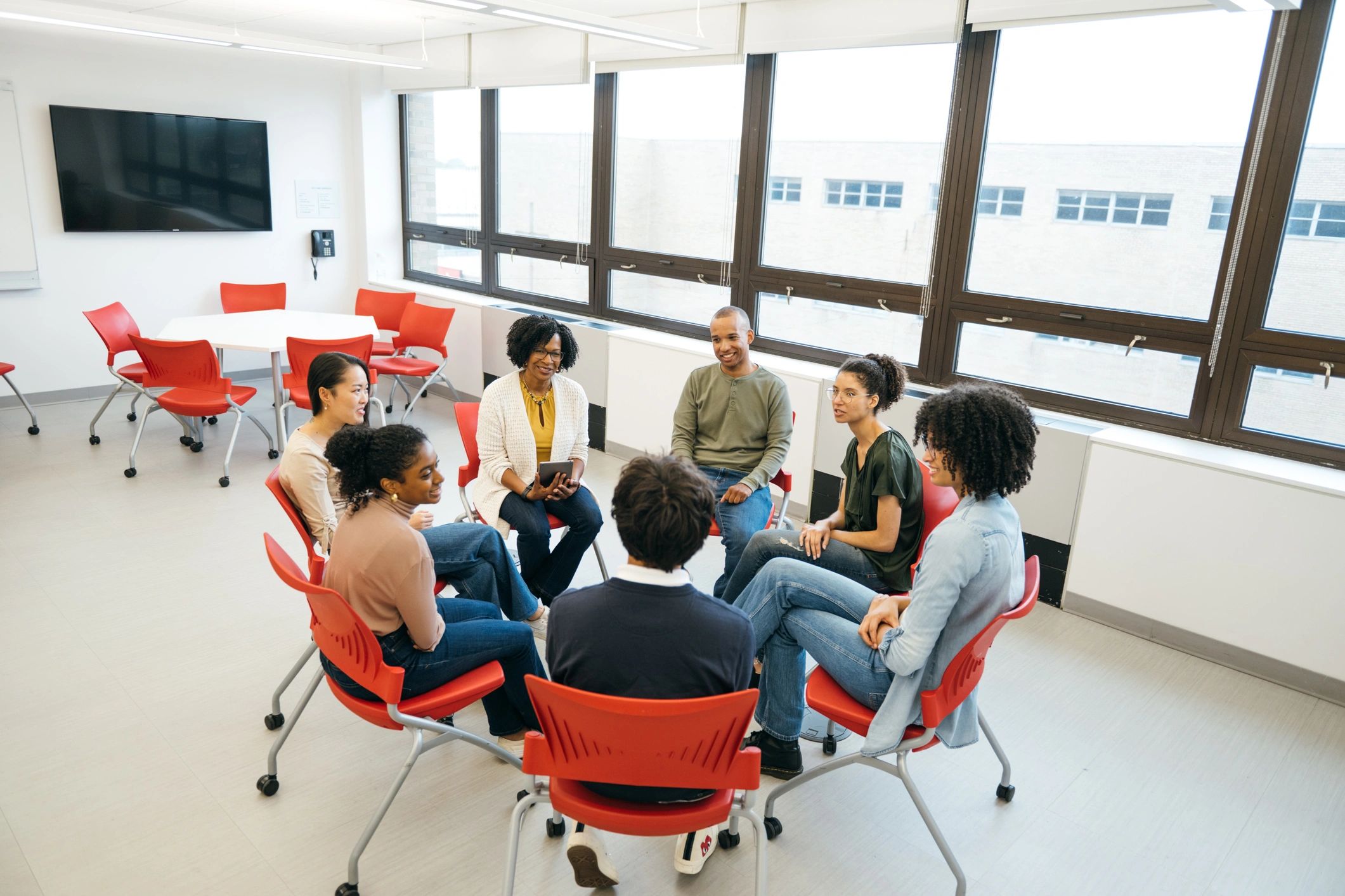 Grupo reunido en una experiencia de bienestar